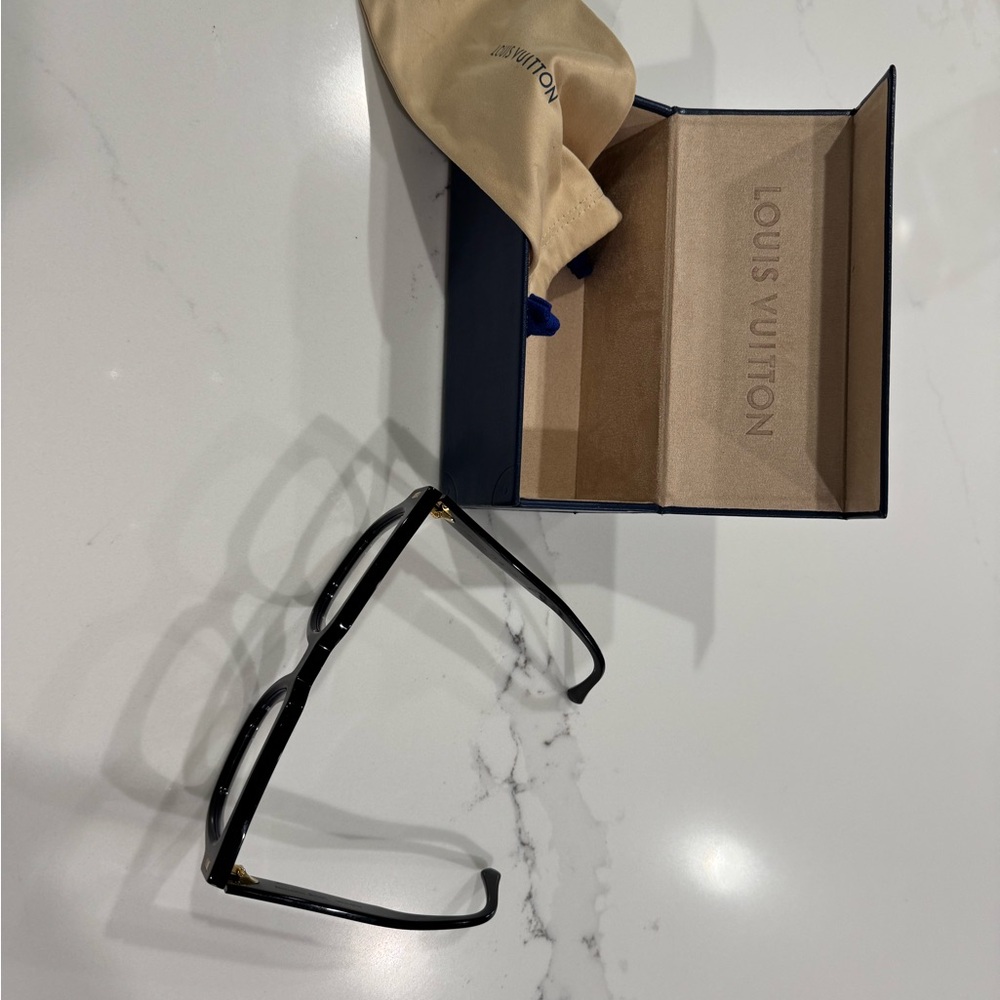 Louis Vuitton Elegant Black Eyewear